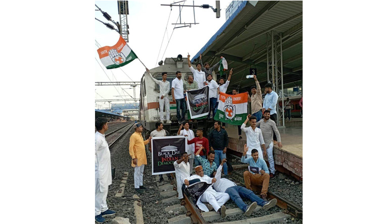 Rahul Gandhi disqualification: Youth Cong stops train in Bhopal; clashes with BJYM in Raipur - Vimarsana News